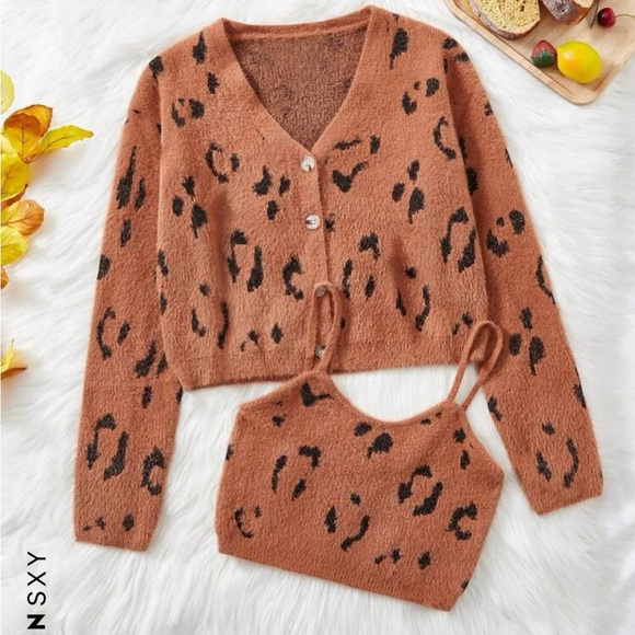 SHEIN Sweaters - Cropped leopard print sweater set